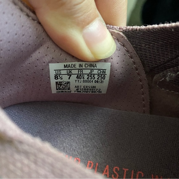 Women’s Adidas Ultraboost - Picture 4 of 4